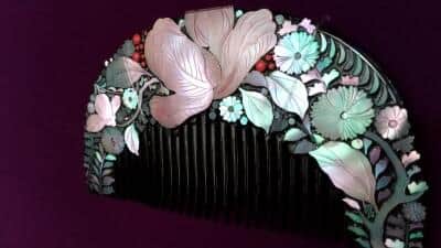 古都奈良かんざし美術館では櫛も展示されている