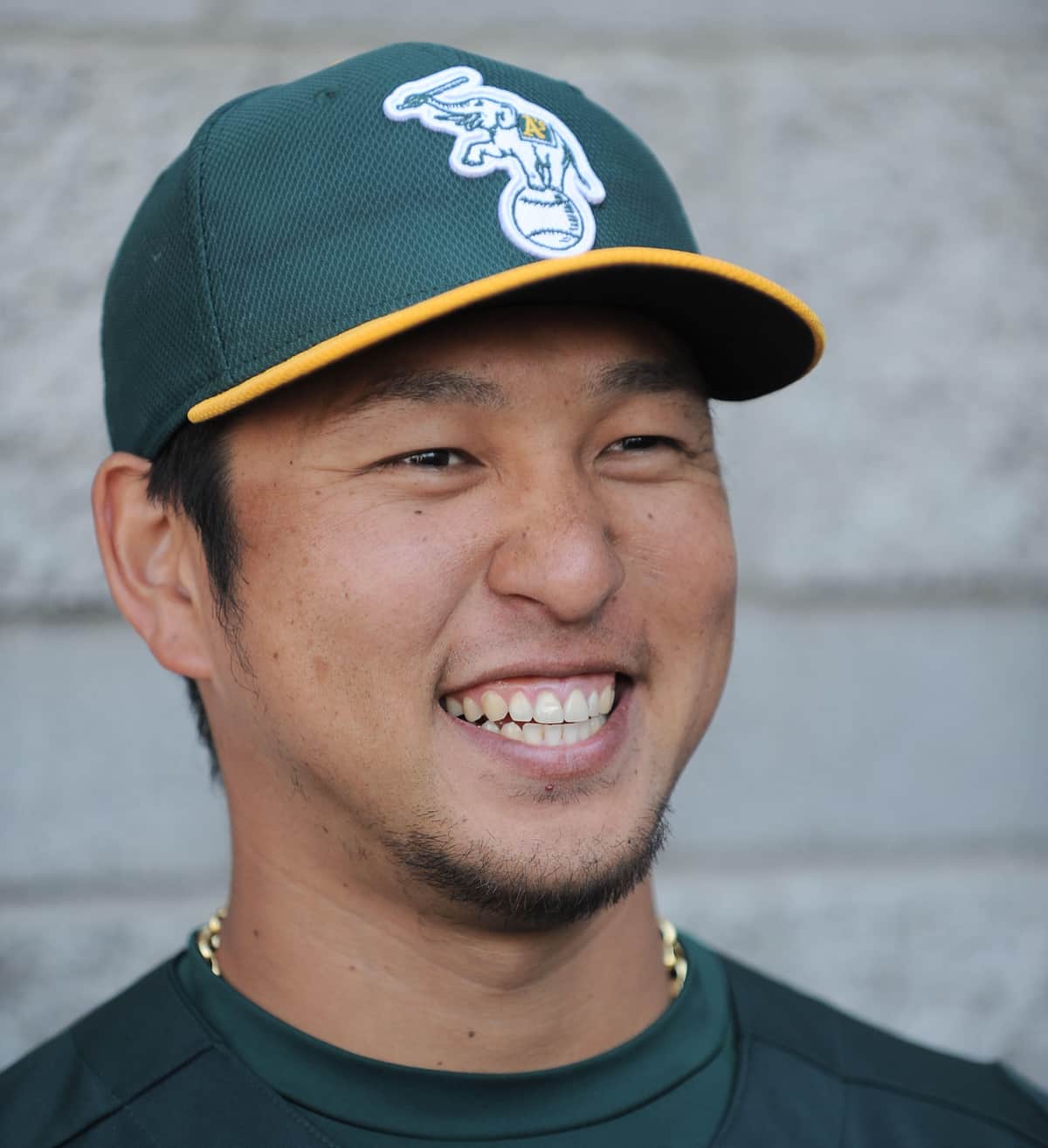 「野球人生の崖っぷち」から見事復活　巨人・中島裕之は2000本安打を達成できるか