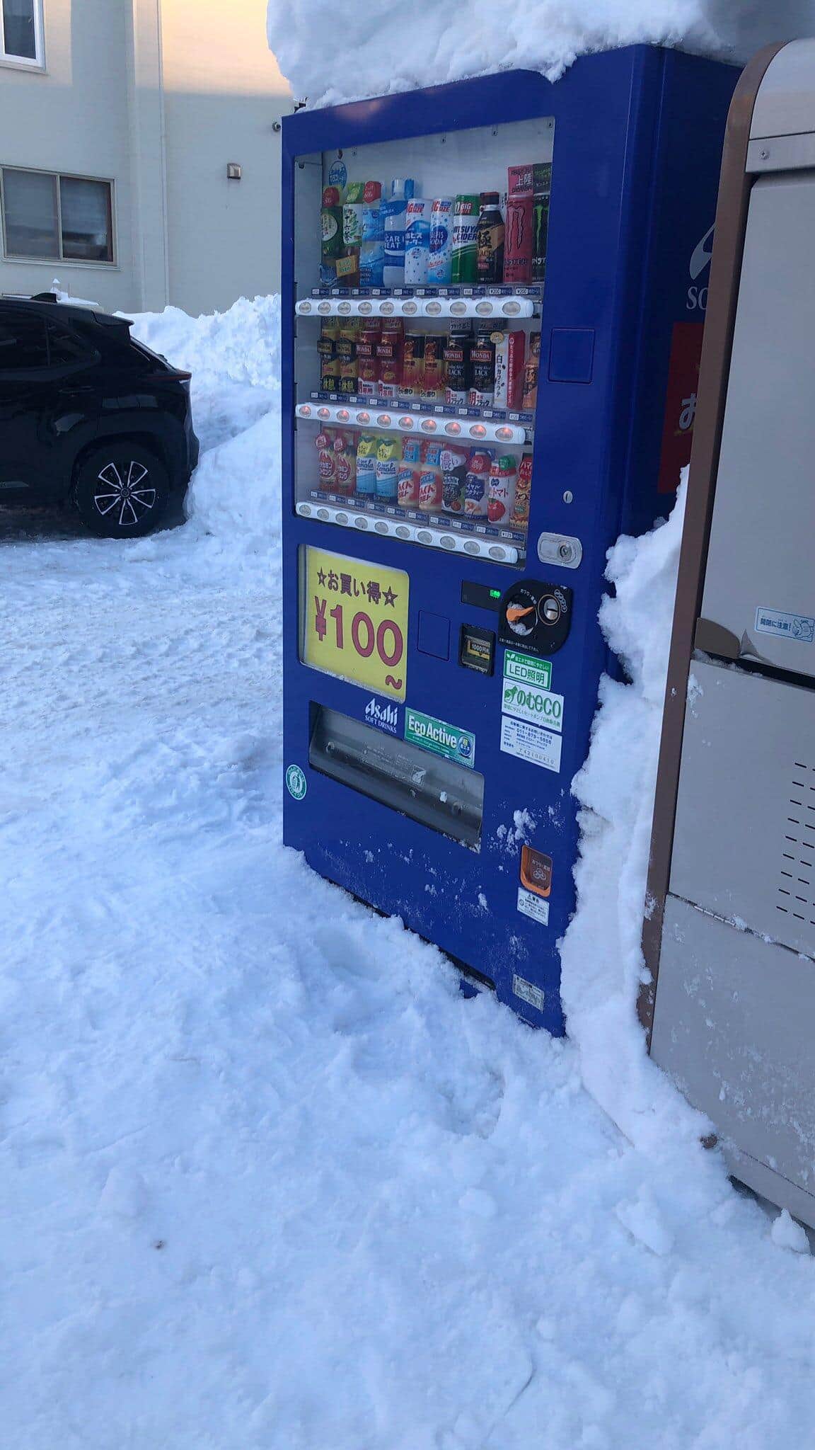 1月19日には自動販売機の周りが除雪された（606さんの1月19日のツイートより）