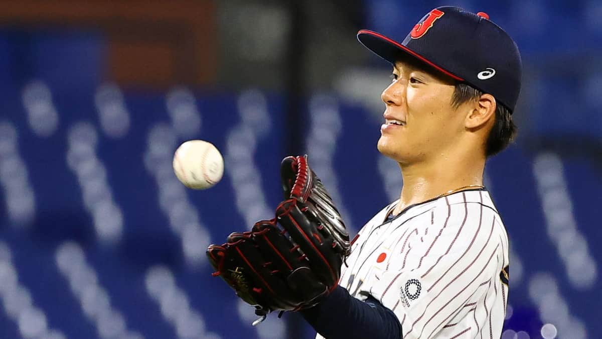 山本由伸、雰囲気変わりすぎ...！？　報知ツイートにファン爆笑、DeNA山崎も思わず反応