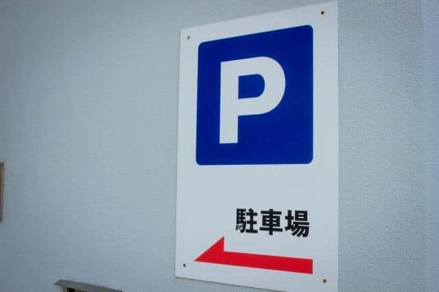 女性専用駐車スペースは「性差別」？ 「運転苦手な女性に配慮」ネットで論争...専門家に見解を聞く