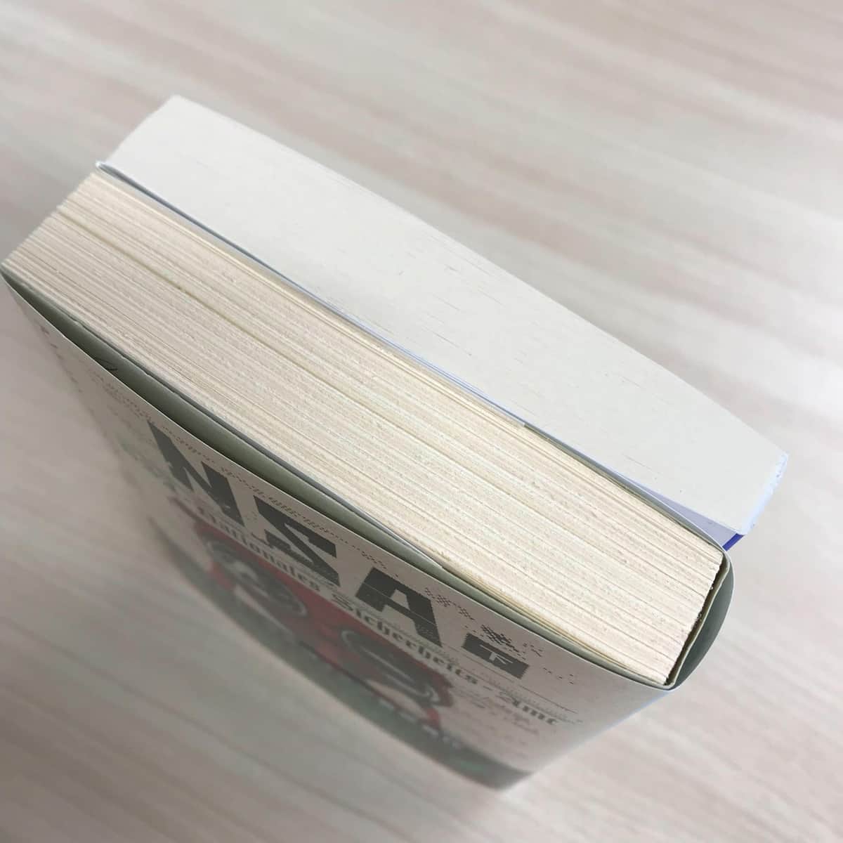 写真上から「天アンカット」なし、あり（写真提供：早川書房）