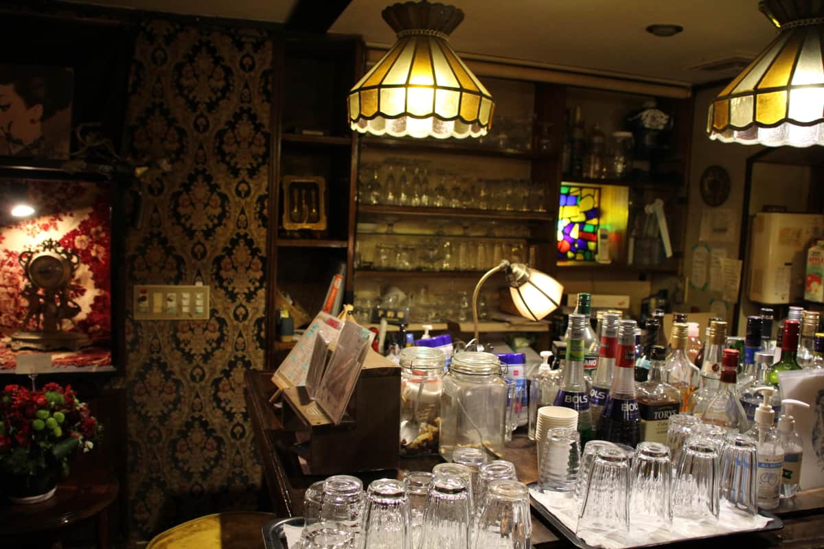 50年以上バーとして酒と音楽が楽しまれてきた