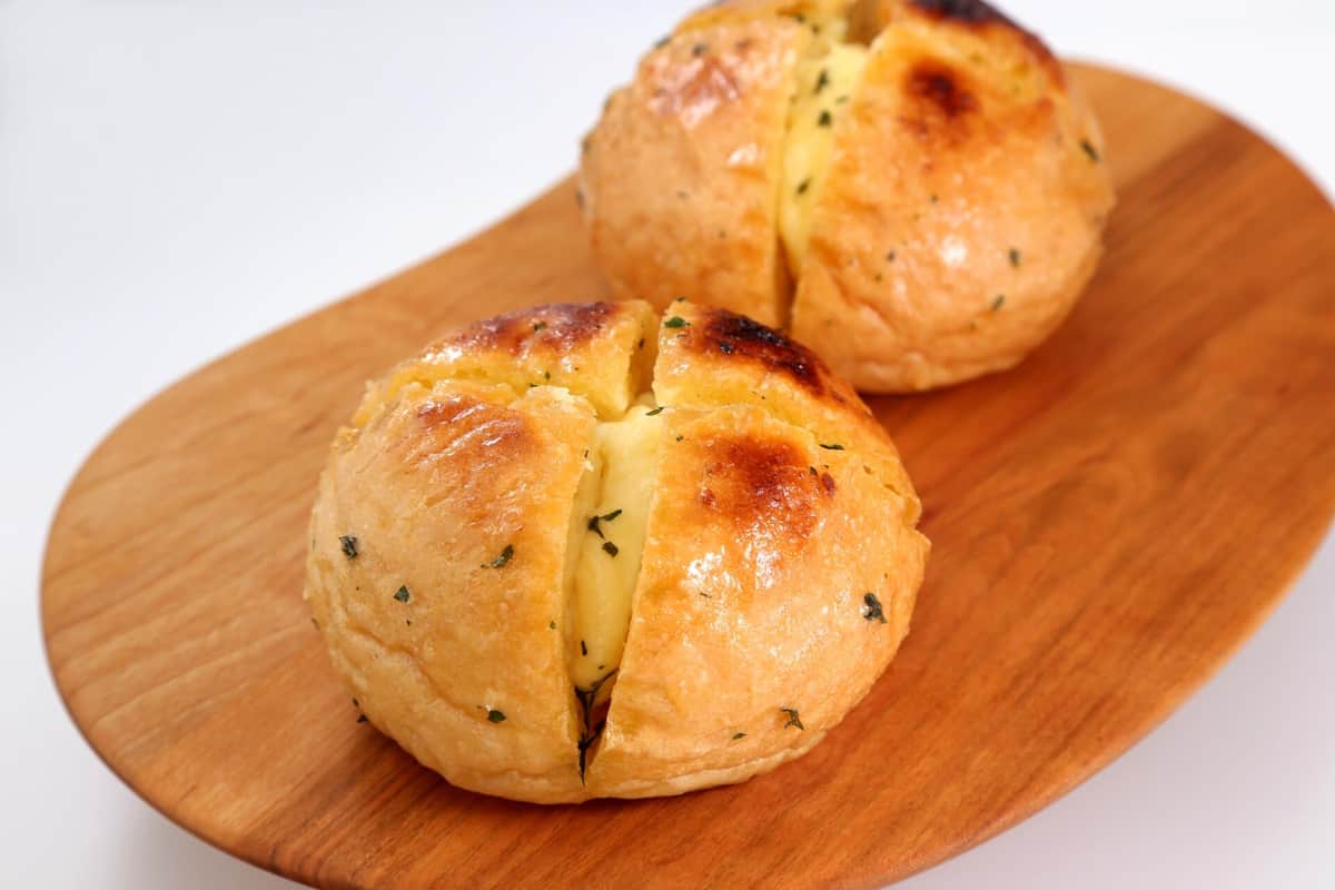 今年は「背徳グルメ」業界席巻？各社が関連商品投入　健康志向の高まりも...注目は罪深い「マヌルパン」