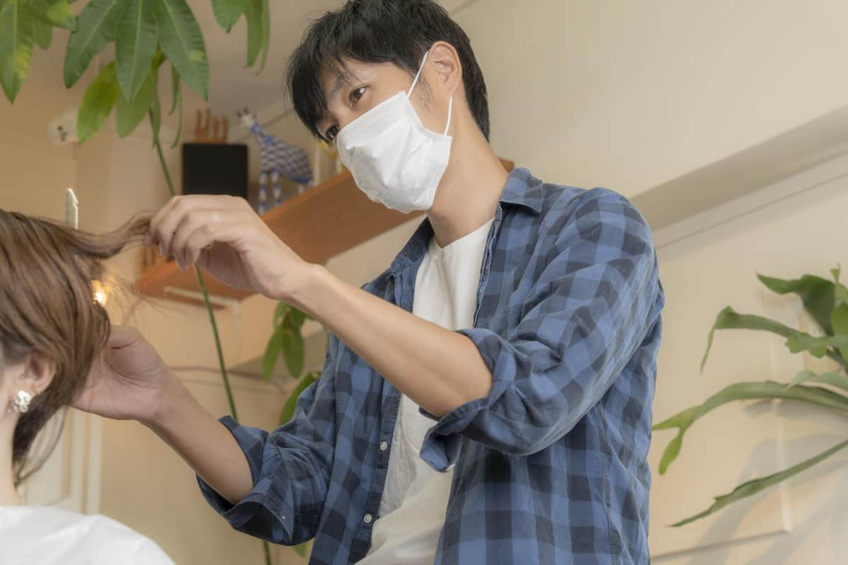 「会話したくない人向け」美容院のプラン反響　コロナ禍の新トレンドに？「黙カット」導入広がる