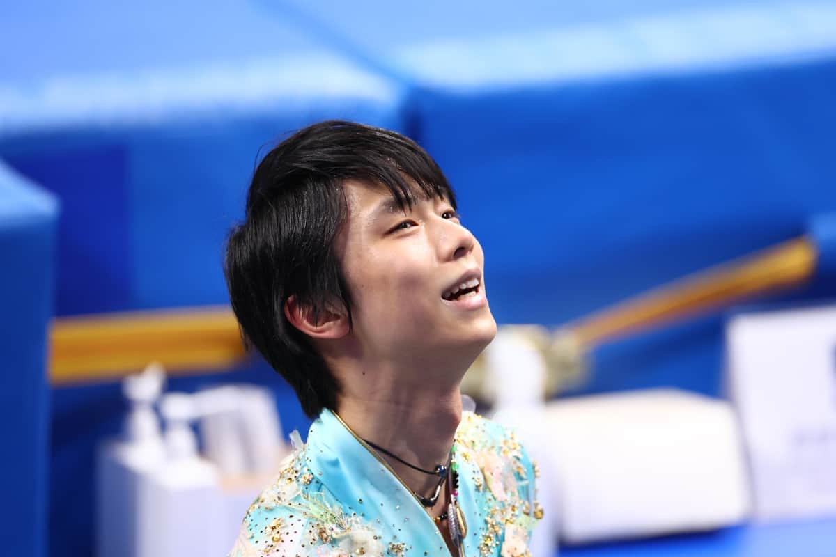 羽生結弦「国旗へ一礼」に称賛相次ぐ　会見時の振る舞いに「心から尊敬」「日本人として誇らしい」