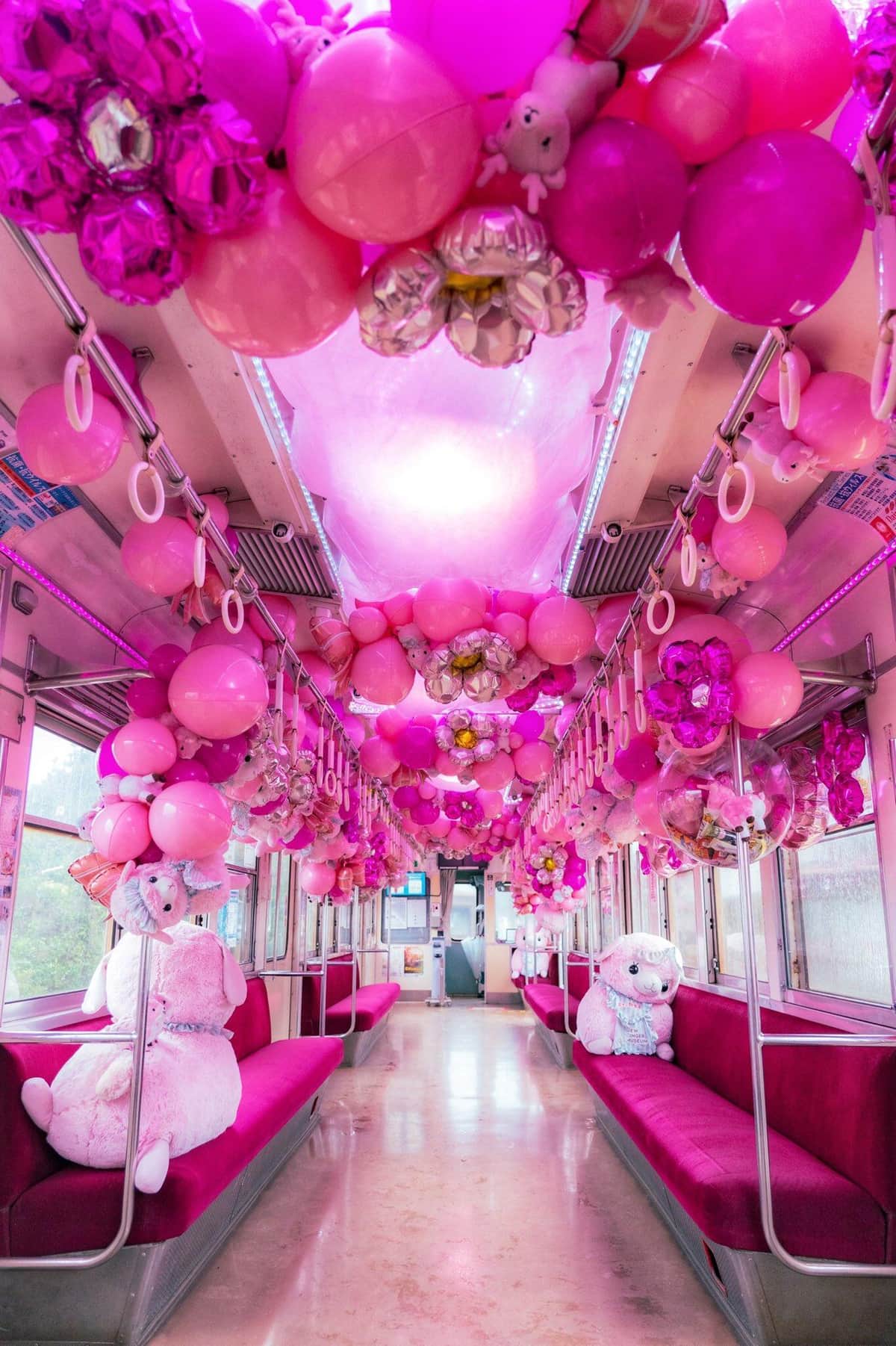 「銚子電鉄の本気が凄すぎた」　全面ピンクのド派手車両に反響...常務に聞いた「奇抜企画の真意」