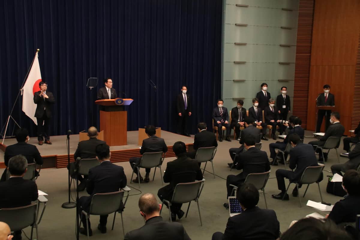 記者会見は1時間4分52秒にわたって行われた