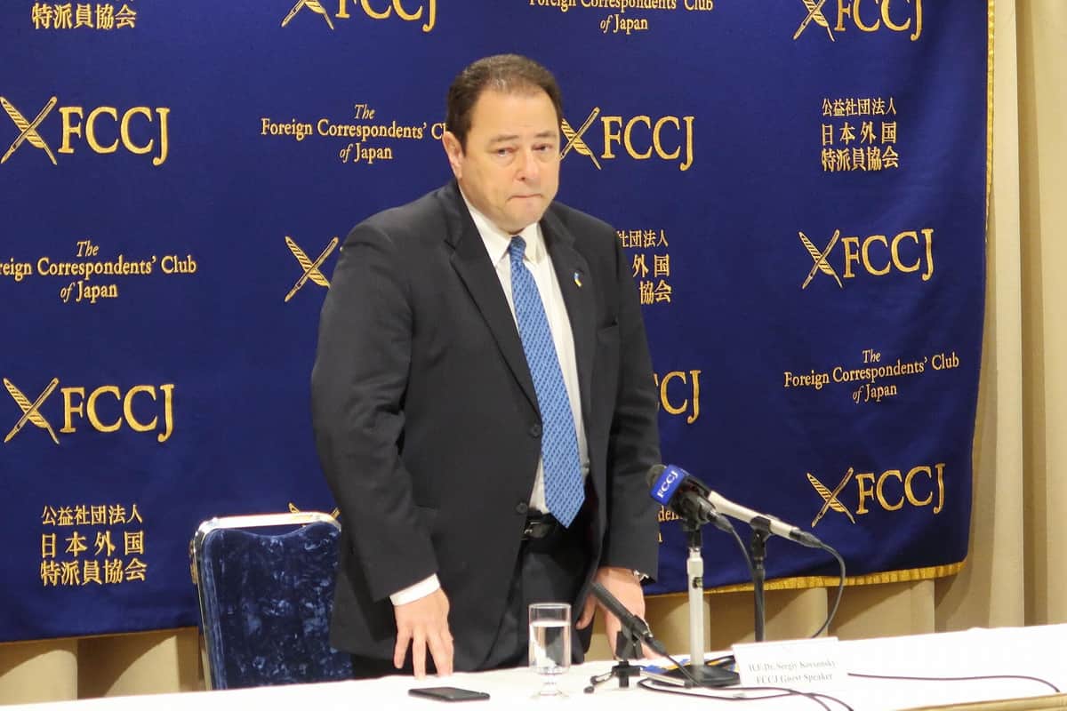 プーチン氏写真に「戦争犯罪人」　ウクライナ大使、ロシアの侵攻非難「残酷な攻撃で殺害された」