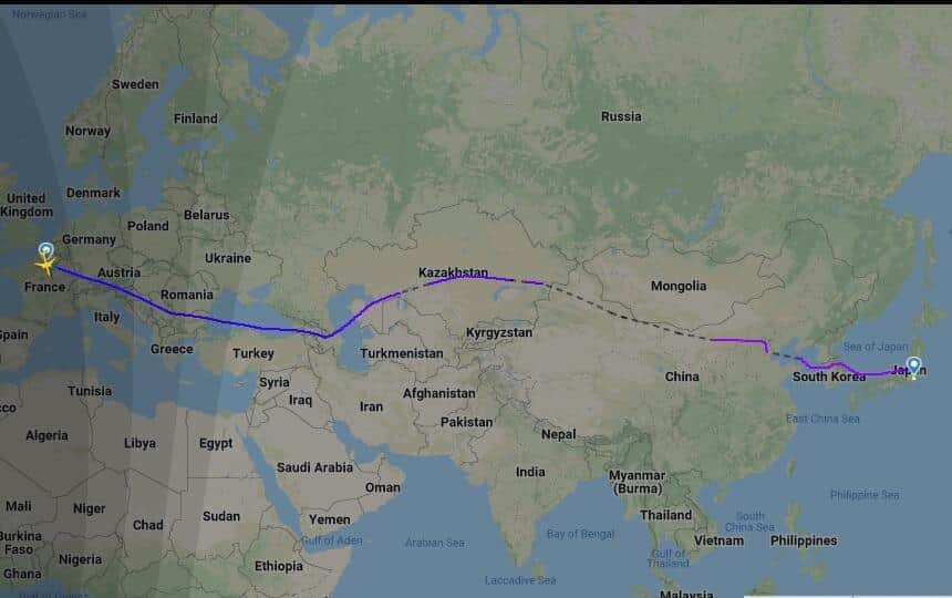 エールフランス航空はロシア領空を避け、カザフスタンや中国上空を運航している（フライトレーダー21から）。日本の2社も同様のルートの検討に入った