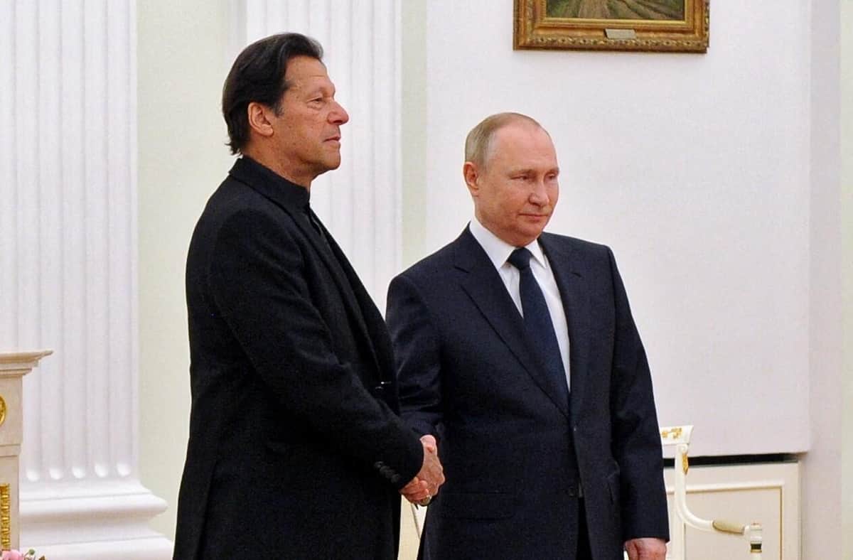 露大統領、パキスタン首相と会談（写真：ロイター/アフロ 2022年2月24日撮影）