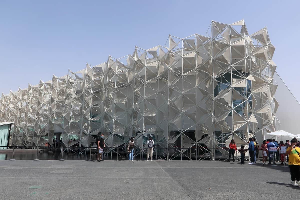 ドバイ万博で「スシロー」大盛況　日本館に出店、休日は7時間待ちの人気ぶり