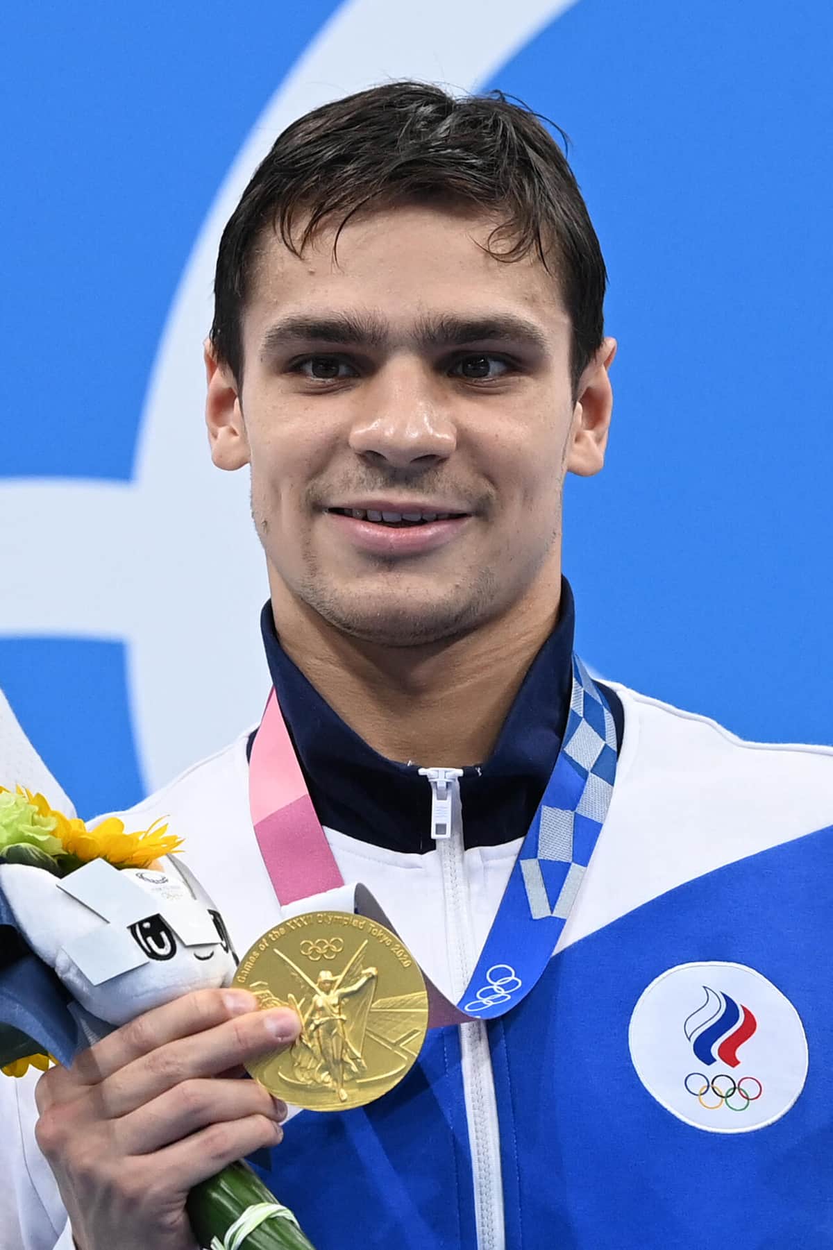 プーチン氏主催集会に「Zマーク」で登場　東京五輪2冠スイマー、大手スポンサー契約が打ち切りに