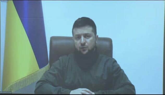 ゼレンスキー大統領、演説中にWiki改変される？　真っ黒画面に「中止せよ」警告文 