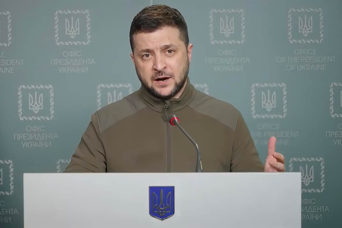 ゼレンスキー氏の国会演説で「粋な演出」　会場にウクライナ色の折り鶴...「めっちゃ日本ぽい」と反響