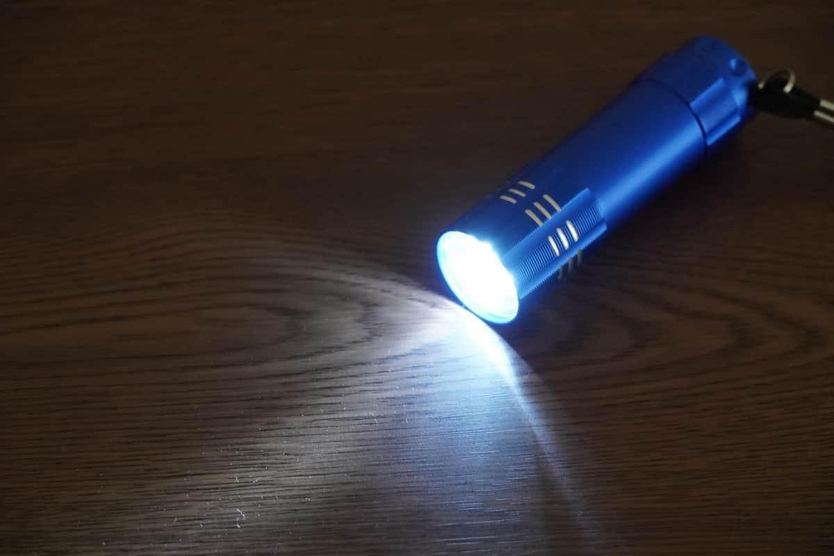 電力不足で停電...実際に起きたらどうする？　経験者がSNSで語り継ぐライフハック集