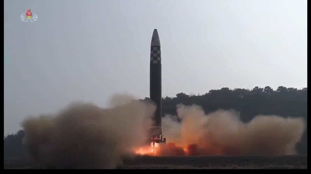 射程伸びたのは軽くしたから？　北朝鮮「新型ICBM」発表に「フェイク」の可能性
