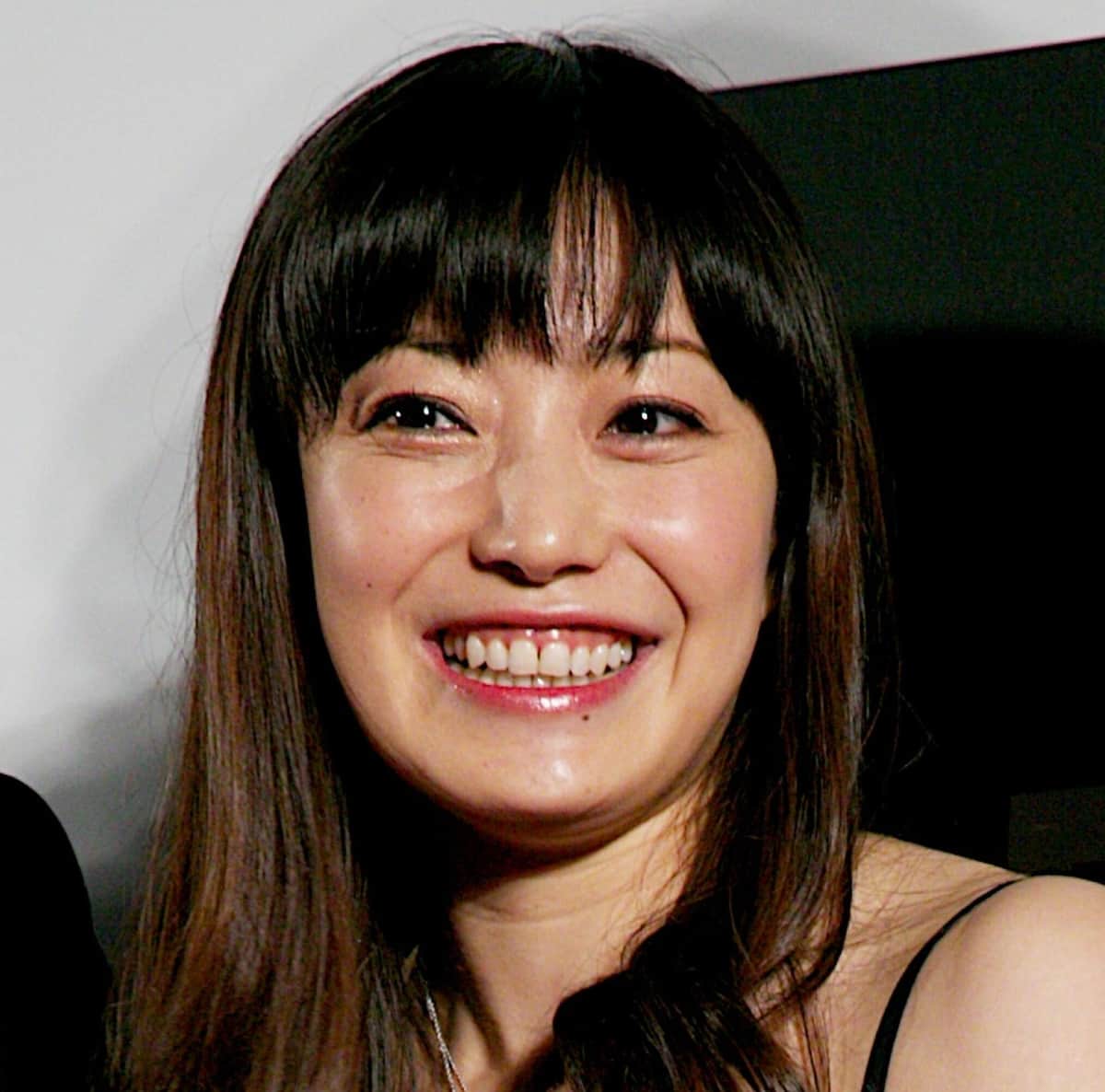 菅野美穂がノーバウンド始球式、実況席称賛　「届くことが素晴らしい」「びっくりしました」