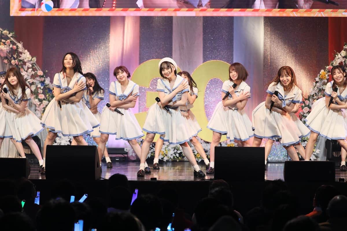 最終公演では卒業生の小畑優奈さんセンターで「意外にマンゴー」を披露。客席からはどよめきが上がった（c）2022 Zest, Inc. / AEI