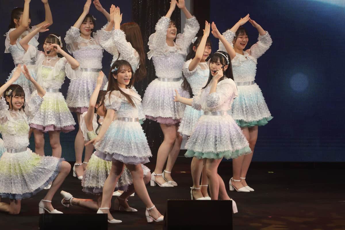 2021年発売の「君とどこかへ行きたい」。運上弘菜さんと矢吹奈子さんのダブルセンターだ