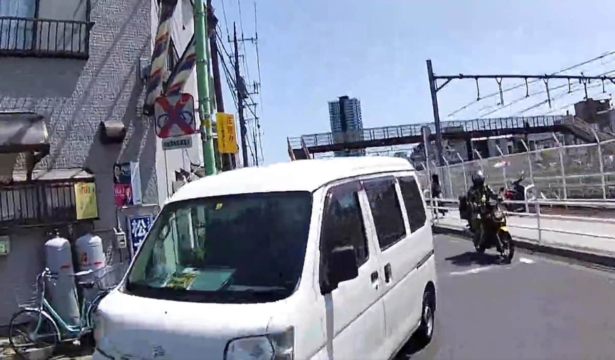 電動キックボード走行中「ひき逃げされた」　右折車衝突の動画に賛否両論...被害者明かす当時の状況