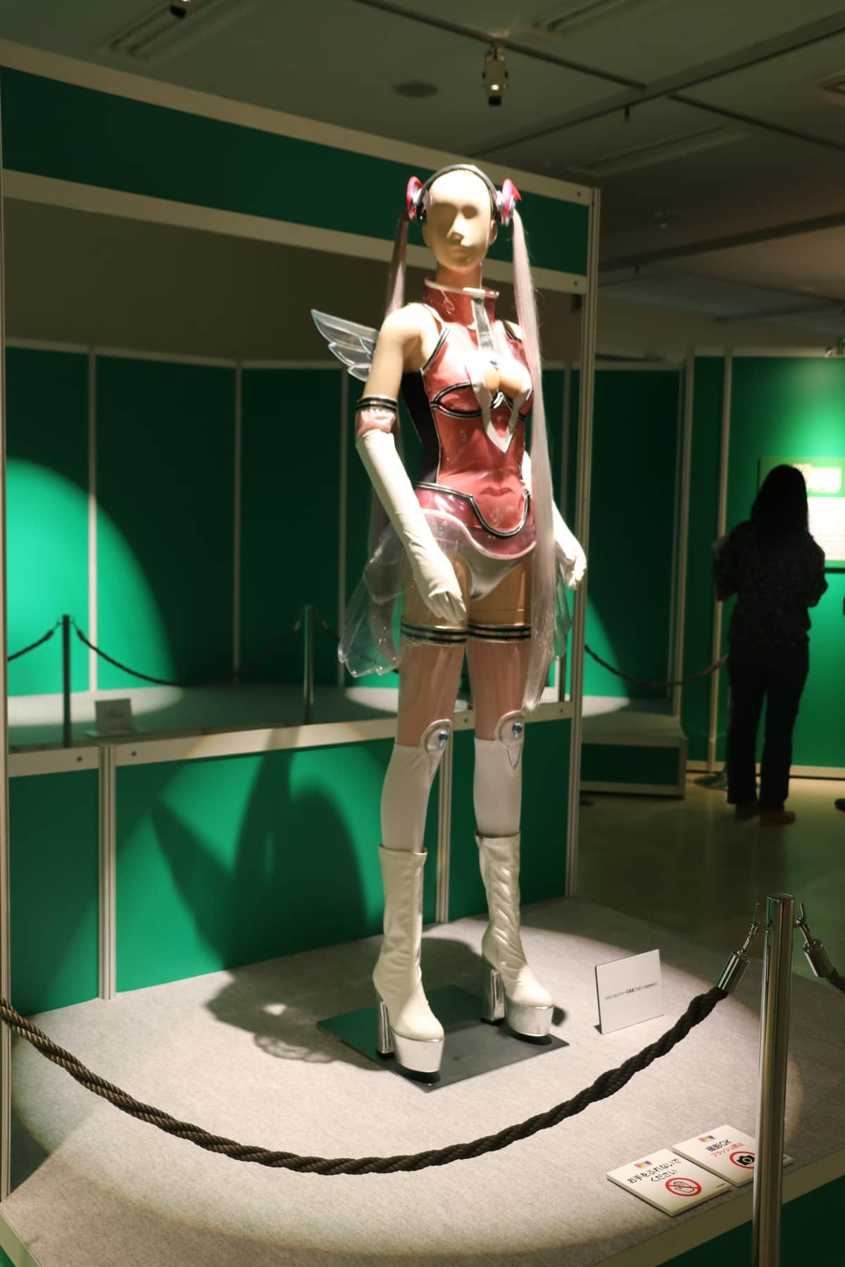 えなこさんが着用した桂さんデザインの衣装