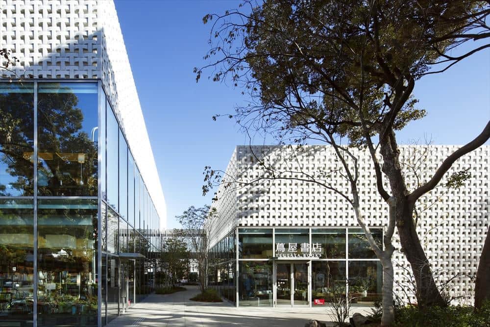 「犬のおしっこ用ポール」なぜ設置？　他にも数々のペット用サービス...代官山T-SITE明かす導入背景