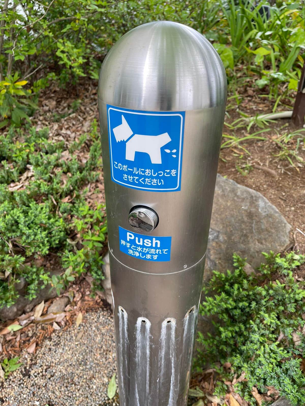 犬のおしっこ用ポール(安野貴博さん提供)