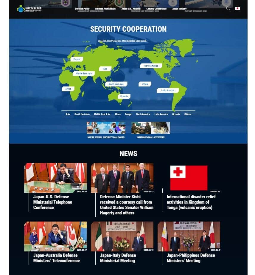 シックなデザインの英語版。世界地図も載っている