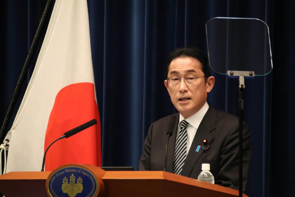 記者会見する岸田文雄首相。4月26日の会見は40分程度で打ち切られた