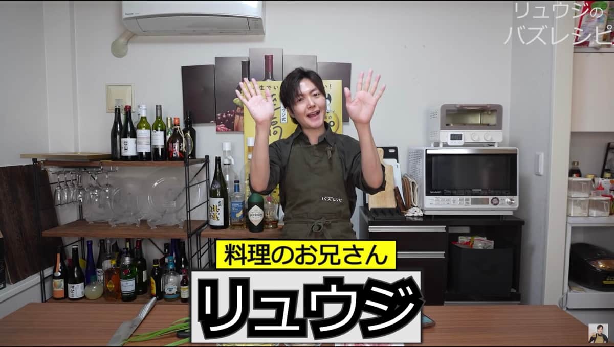 YouTubeチャンネル「料理研究家リュウジのバズレシピ」の2022年5月5日の動画「古き良きラーメン屋さんの味、たった10分で心に染みる【至高のもやしそば】作ります」より