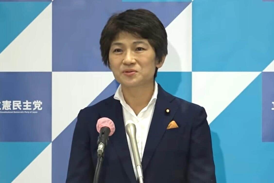 記者会見する立憲民主党の西村智奈美幹事長（写真は立憲民主党の配信動画から）