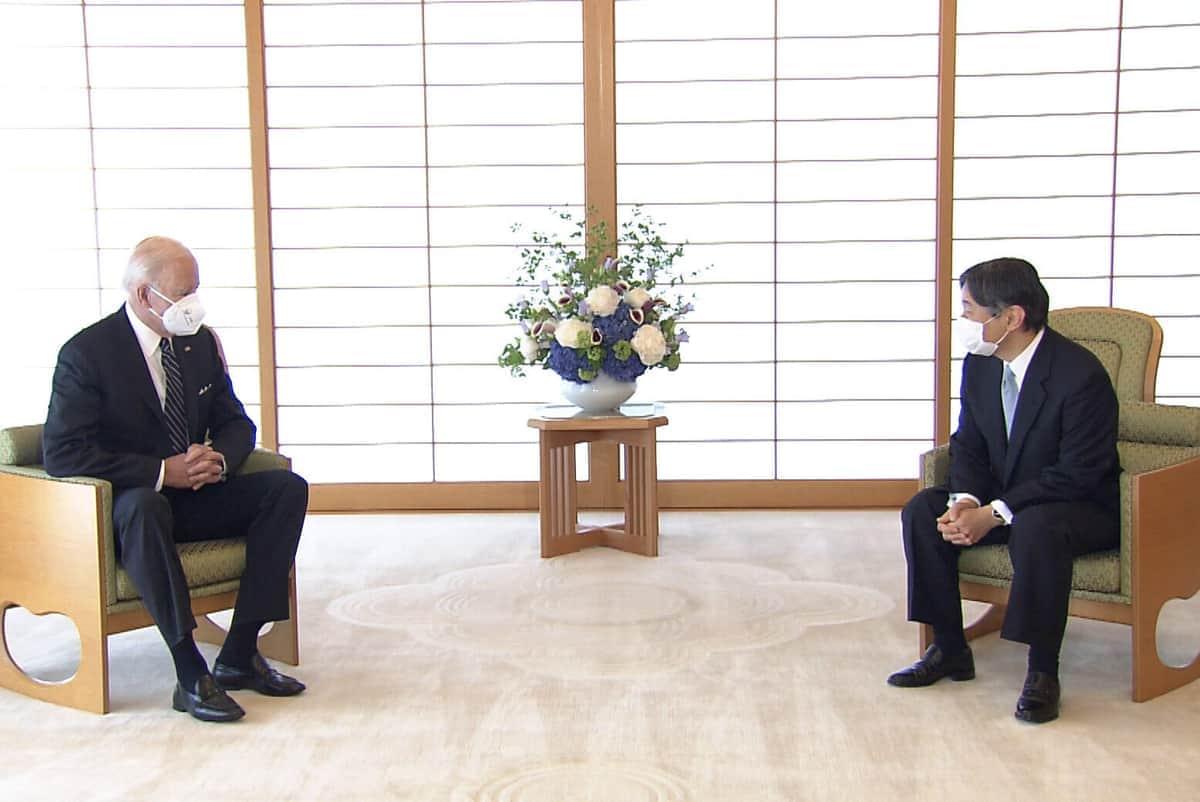 天皇陛下とバイデン大統領の会見は、マスクをつけたままで行われた（画像は宮内庁提供動画から）