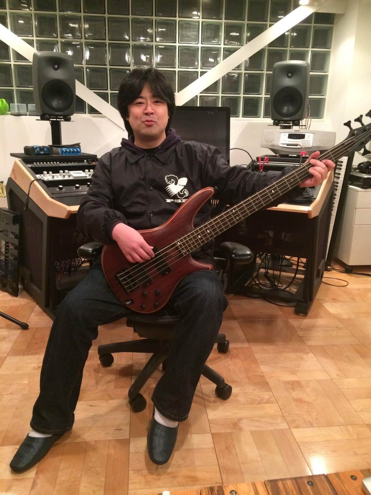 ライブアイドル界では並外れた行動力・熱意・奇抜なエピソードで多くの武勇伝を残した