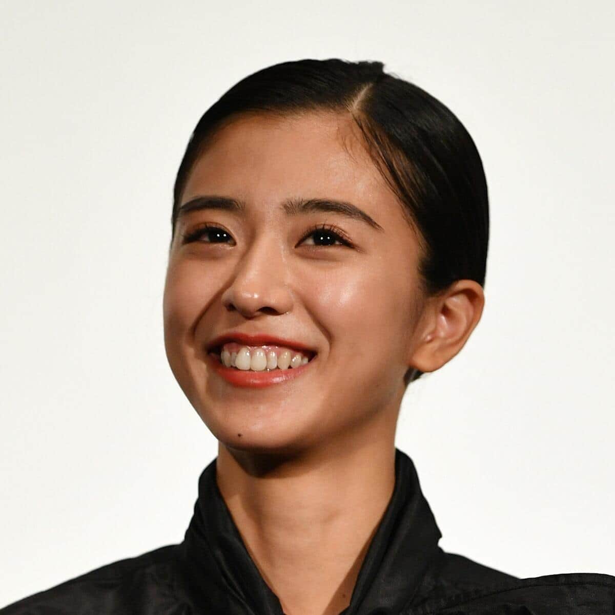 厨房ではボサボサなのに...　ちむどんどん暢子、姉挙式でのポニテ姿にツッコミ続出