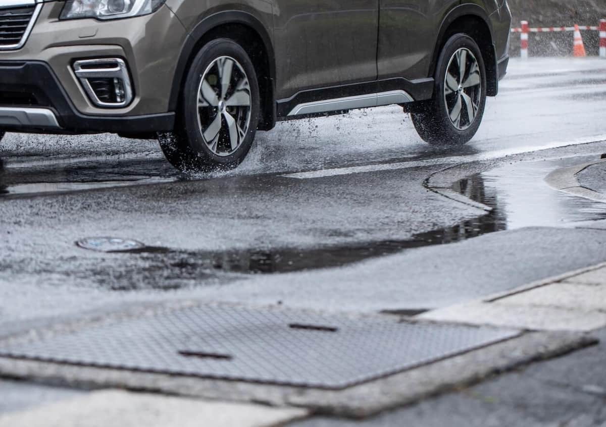 乳児抱えて雨宿り中に「傘どうぞ」　走り去った男性へ感謝を呟いたら...善意がつないだ「奇跡の出会い」