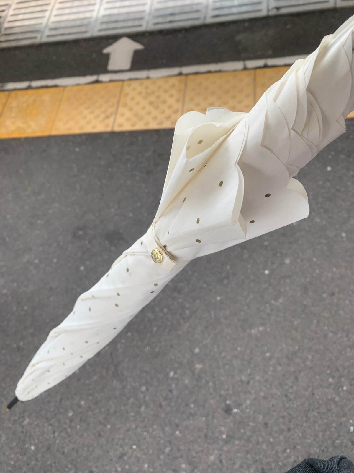 めろりーさんがツイッターで公開した傘