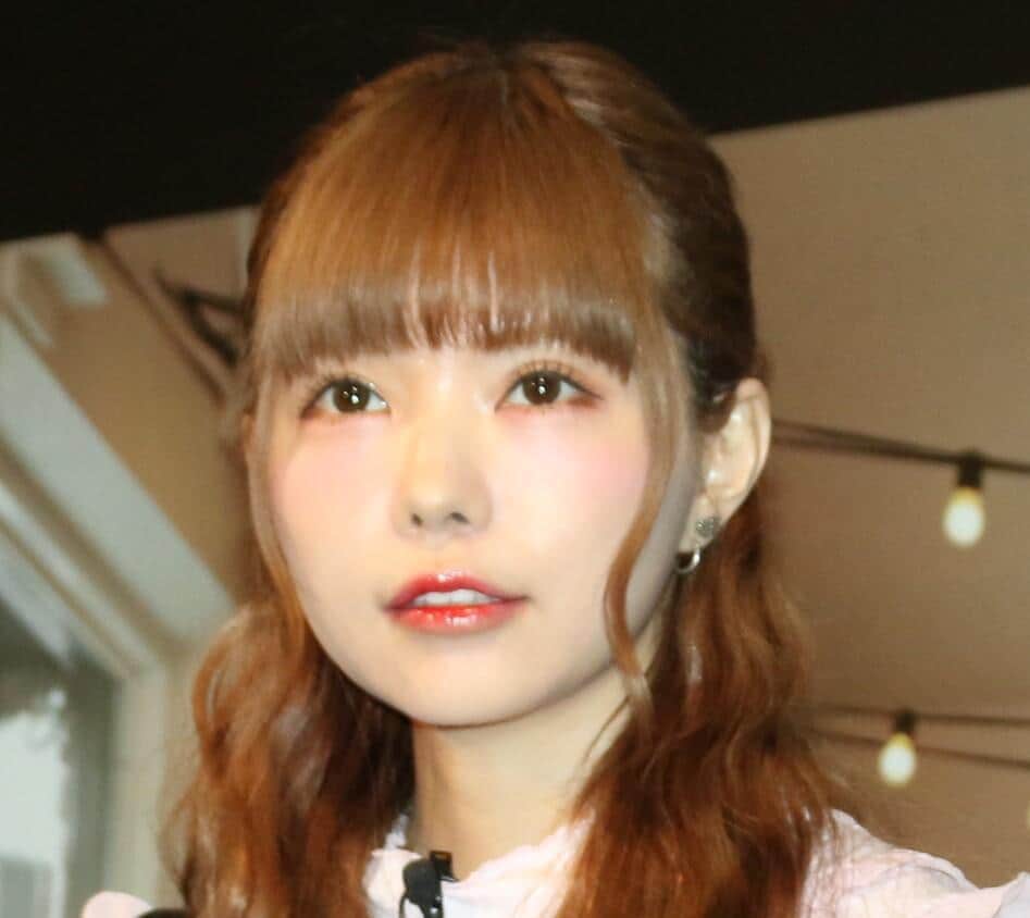 「薬が切れると股が裂けるような痛み」　米国で骨折の益若つばさが「寝たきり生活」...体調明かす