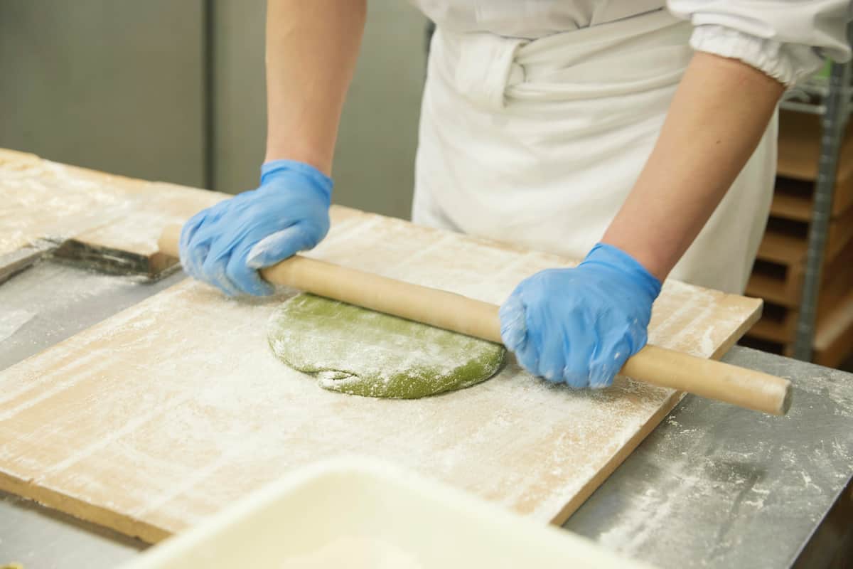 下剋上鮎の制作風景（写真提供：玉井屋本舗）