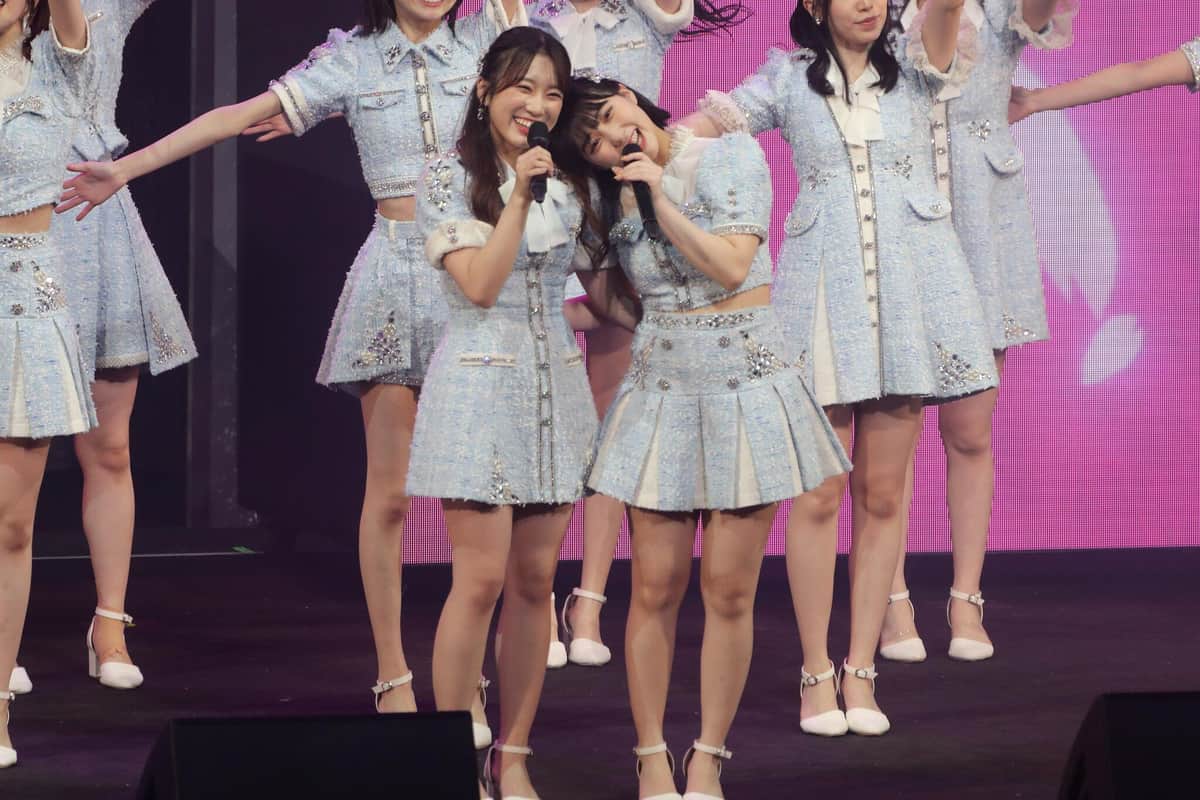 「なこみく」こと矢吹奈子さん（左）と田中美久さん（右）