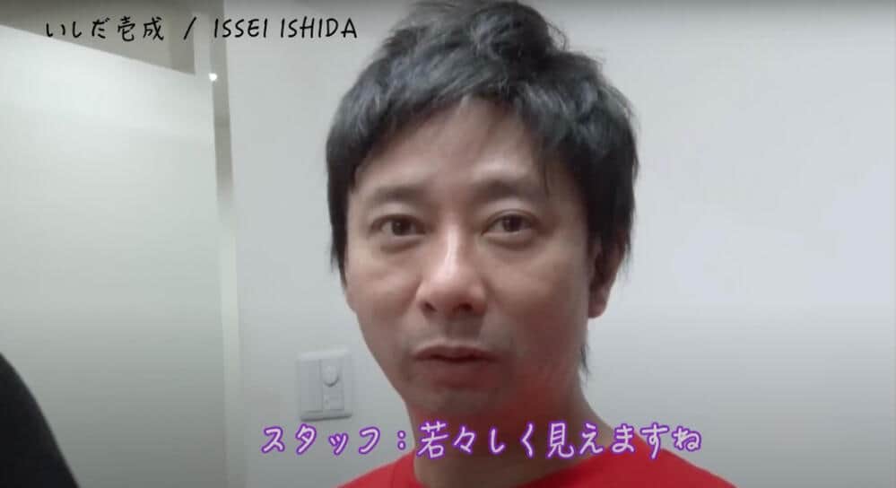 カツラを試着するいしだ壱成さん