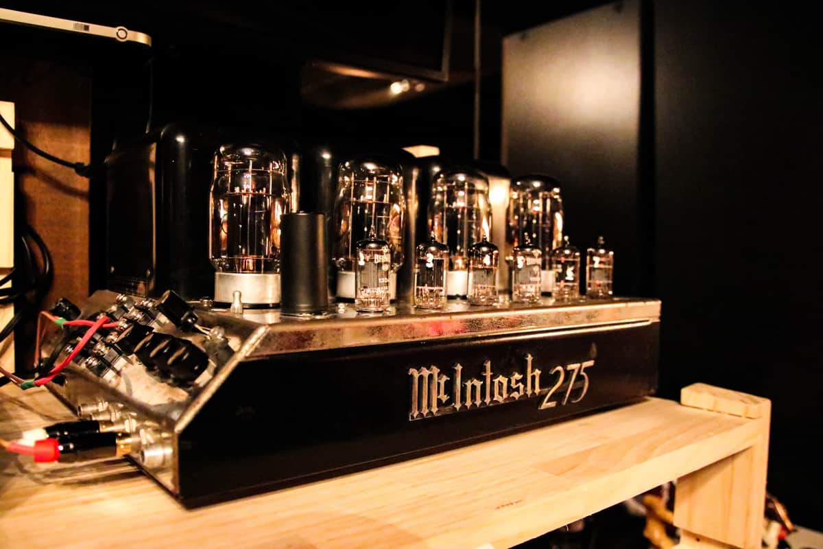 真空管アンプは、石岡オーナーの許可を得てシャルマンから引き継がれた