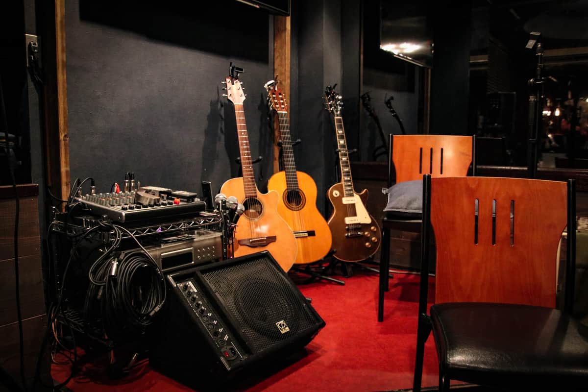 演奏できるコーナーもある