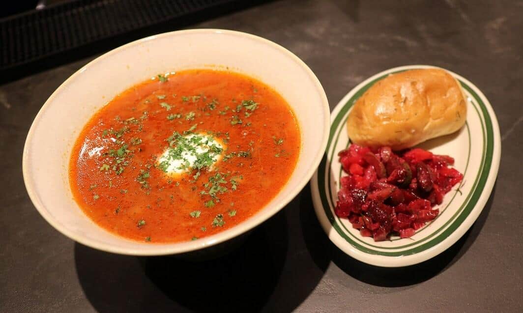 「Babusya REY」で提供される「ボルシチ」