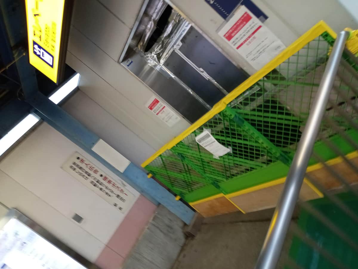 エレベーターの様子（ツイッターユーザー@localrokugodoteさんの投稿より）