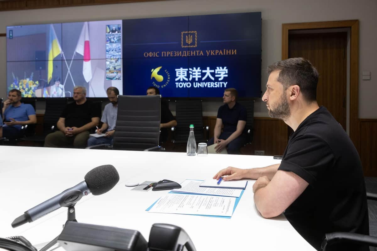 ゼレンスキー大統領「情報発信も武器」　日本の学生に「偽情報・プロパガンダ」の怖さ訴える