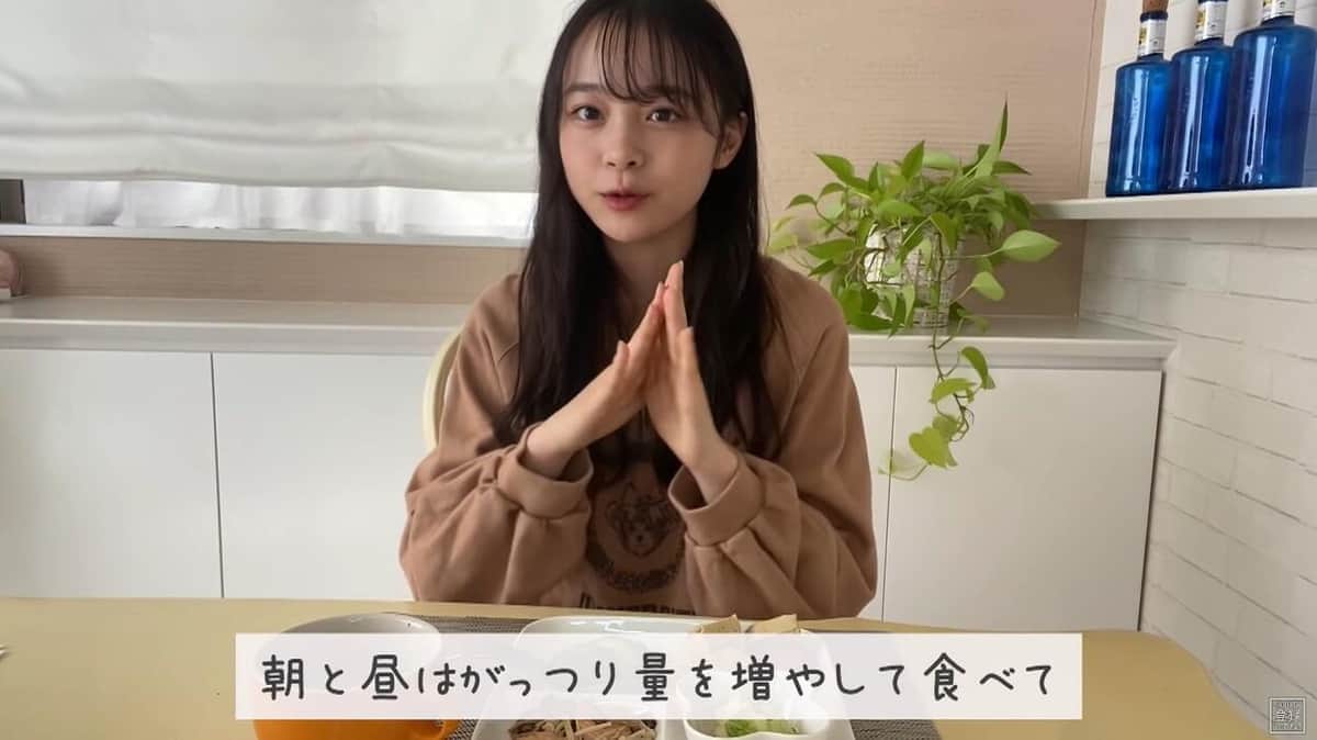 人気10代モデル「朝昼はガッツリ食べます」献立紹介も...　ネット衝撃「こんな量15秒で食べちゃう」