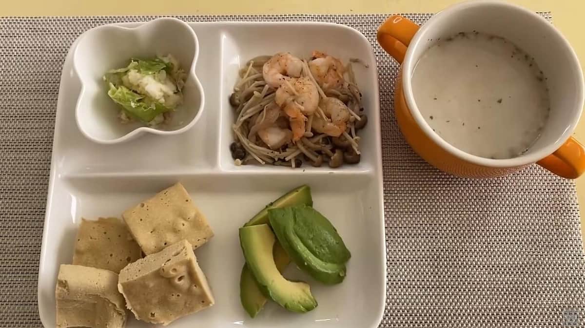 林芽亜里さんが紹介した「ガッツリ昼食」。YouTubeチャンネル「ニコラTV」より