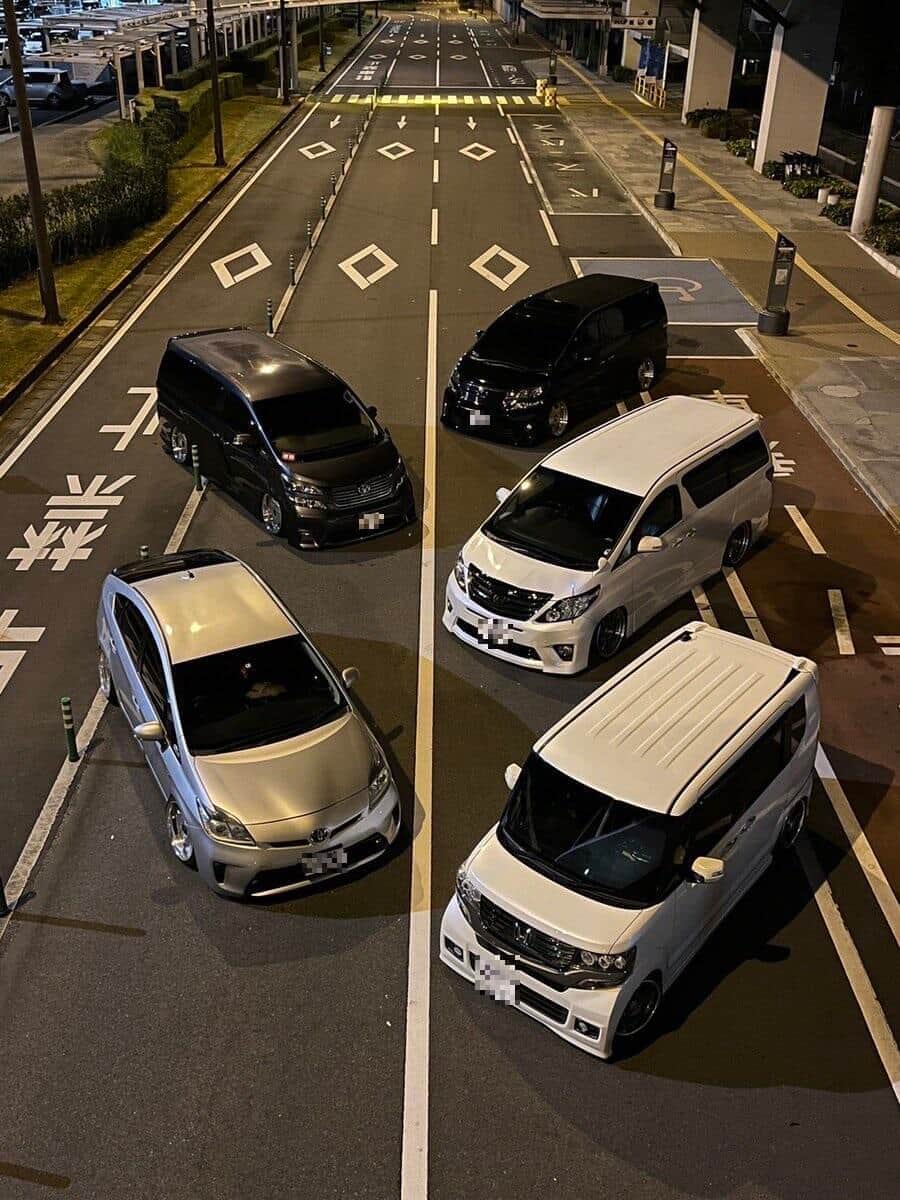公道ふさぎ「車の撮影会」...ツイッターで画像拡散　高松空港が警告、香川県警は捜査へ