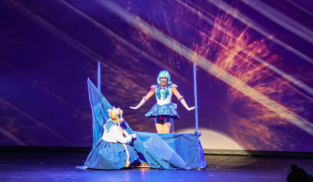 フランスチームの早着替えパフォーマンス